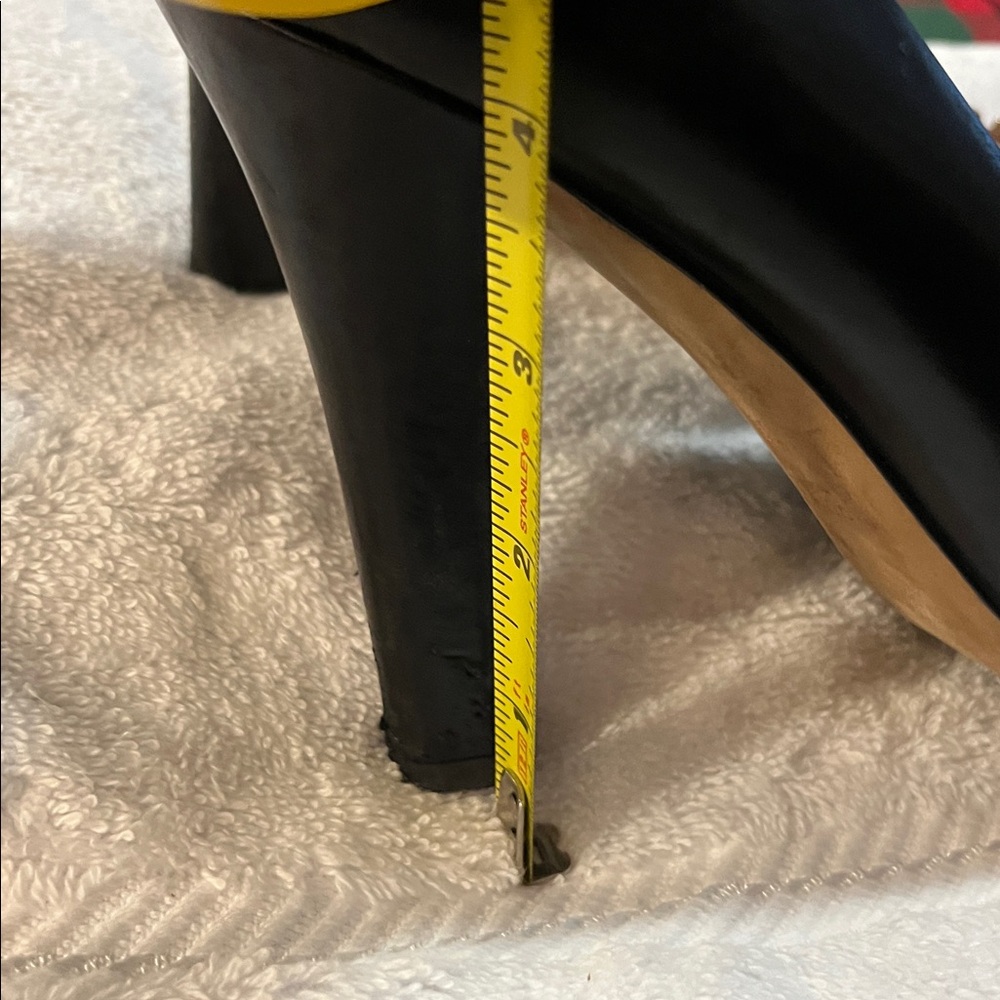 Gucci Black Heels with Gold Logo and Stripes - Picture 9 of 9